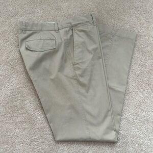 Men’s khaki pants